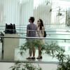 Adriana Birolli almoça com o namorado, Alexandre Contini, no shopping Village Mall, na Barra da Tijuca, Zona Oeste do Rio (25 de agosto de 2014)