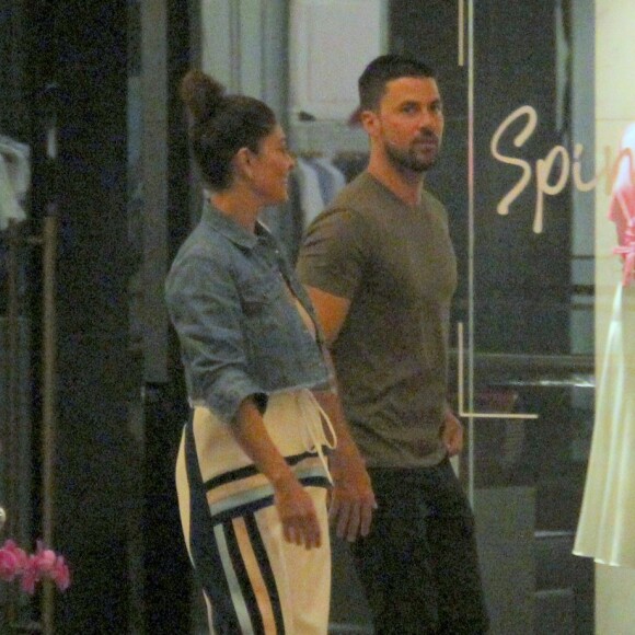 Juliana Paes passeou com o marido, Carlos Eduardo Baptista, nesta terça-feira, 23 de outubro de 2018