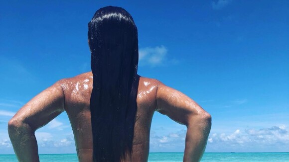 Juliana Paes exibe bumbum em biquíni ao relembrar viagem às Ilhas Maldivas
