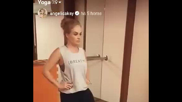 Angélica divide aula de ioga com seus seguidores