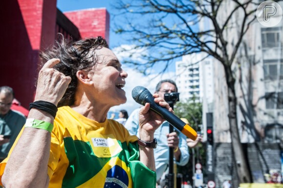 'O homem com quem conversei durante 65 minutos quer chegar lá democraticamente', afirmou Regina Duarte sobre Jair Bolsonaro
