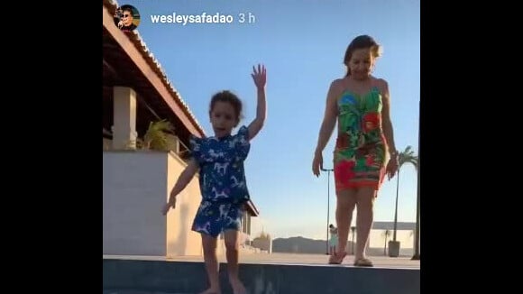 Diversão em família! Wesley Safadão pesca em haras com a filha, Ysis, nesta sexta-feira, dia 26 de outubro de 2018