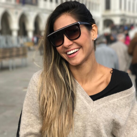 Mayra Cardi contou que filha está se alimentando exclusivamente de leite materno