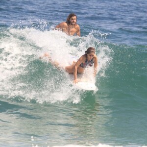Caio Vaz, namorado de Isabella Santoni, é surfista profissional