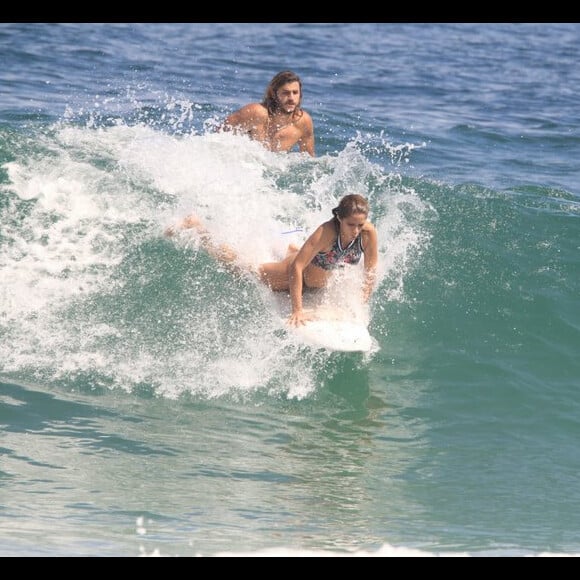 Caio Vaz, namorado de Isabella Santoni, é surfista profissional