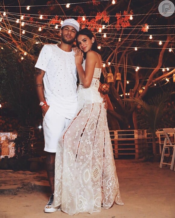 Bruna Marquezine e Neymar se reconciliaram durante o réveillon deste ano em Fernando de Noronha