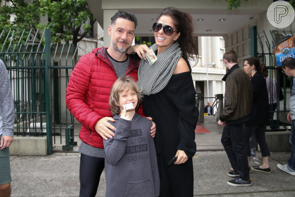 Adriane Galisteu e o marido, Alexandre Iodice, votaram no segundo turno das eleições