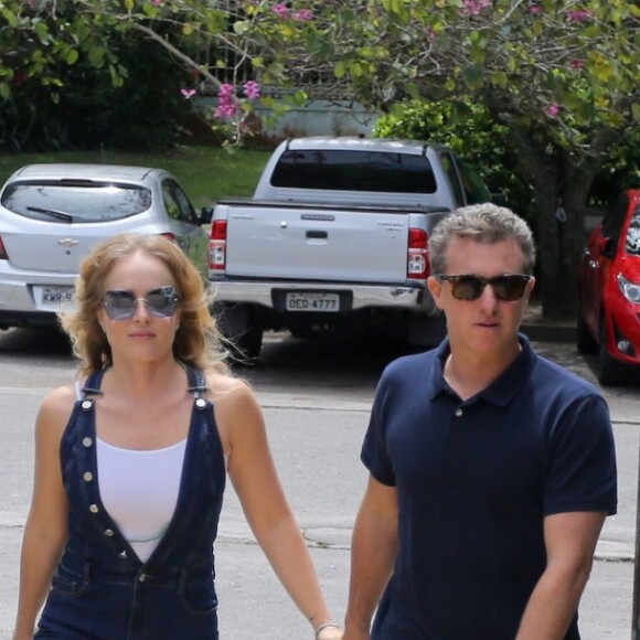 Luciano Huck e Angélica decidiram o futuro do Brasil indo às urnas para escolher o novo presidente