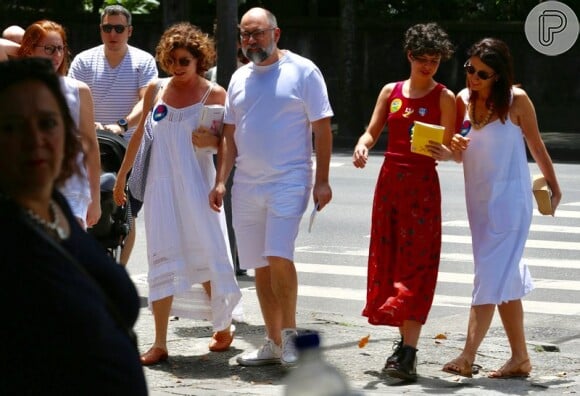 Débora Bloch foi acompanhada da filha, Júlia, em votação no Rio