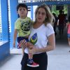 Fernanda Gentil foi às urnas com o filho, Gabriel, neste domingo, 28 de outubro de 2018