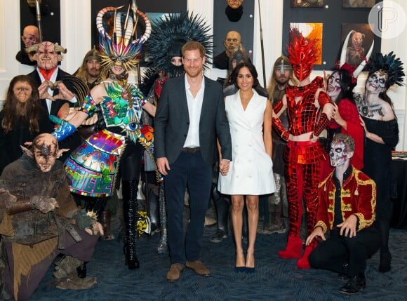 Meghan Markle visita escola de cinema na Nova Zelândia acompanhada do marido, o príncipe Harry, em 29 de outubro de 2018