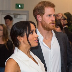 Meghan Markle escolheu um colar de diamantes para o compromisso