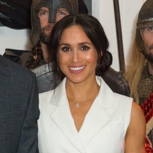 Meghan Markle usou vestido blazer da estilista neozelandesa Maggie Marilyn vendido por R$ 3.744