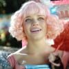 Bruna Liznemeyr tingiu o cabelo de rosa para a novela 'Meu Pedacinho de Chão' (2014)