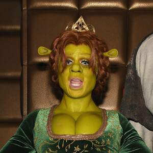 Heidi Klum se fantasia de princesa Fiona em festa anual de Halloween