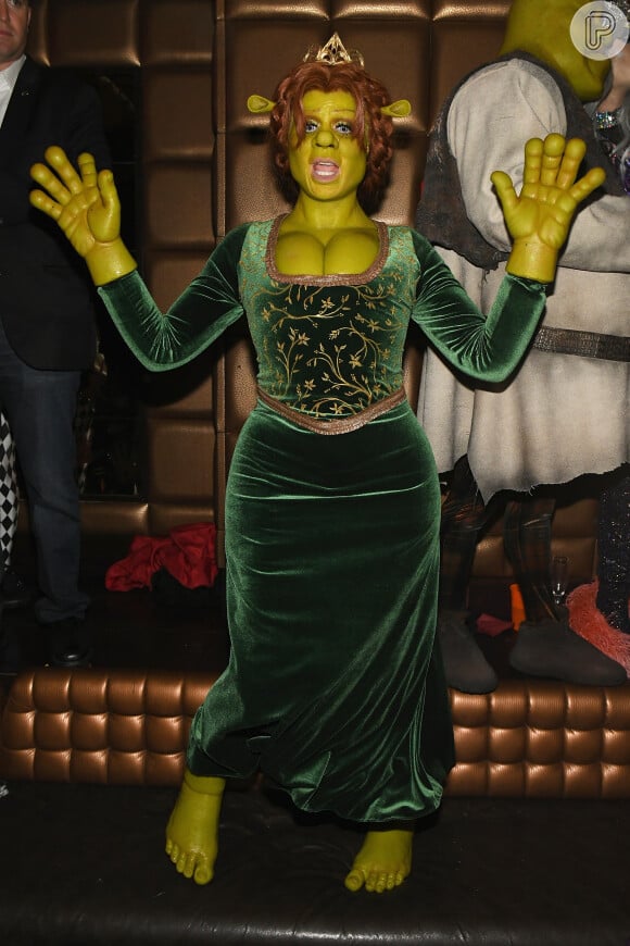 Heidi Klum se fantasia de princesa Fiona em festa anual de Halloween