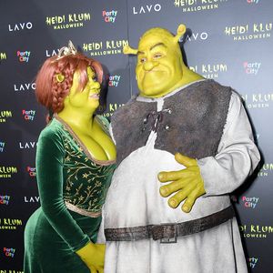 Namorado de Heidi Klum, o músico Tom Kaulitz, entrou no clima da brincadeira e foi de Shrek