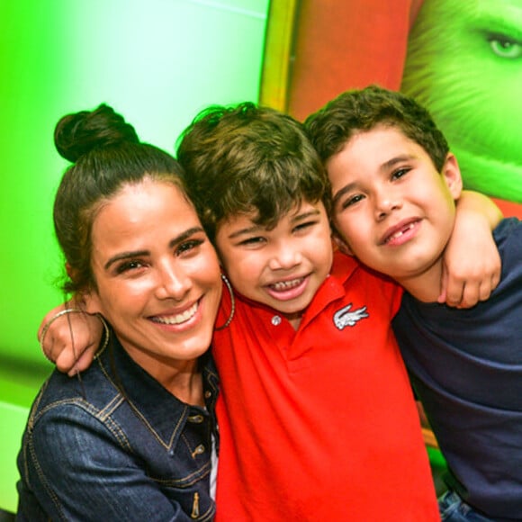 Wanessa Camargo brincou com os filhos, José Marcus e João Francisco, antes da pré-estreia do filme 'O Grinch'