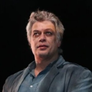 Fabio Assunção subiu aos palcos na na pré-estreia da peça 'Dogville', no Teatro Clara Nunes, no Rio de Janeiro