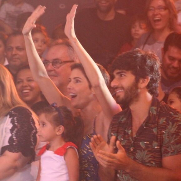 Deborah Secco e Hugo Moura levaram a filha, Maria Flor, ao circo na noite deste sábado, 3 de novembro de 2018