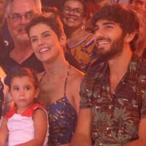 Deborah Secco e Hugo Moura se divertiram ao levaram a filha, Maria Flor, ao circo