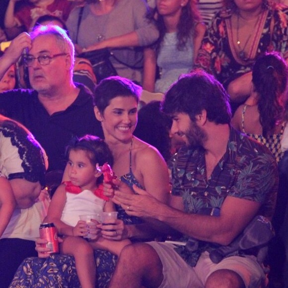 Deborah Secco pretende viajar em lua de mel com o marido, Hugo Moura, após o fim das gravações da novela 'Segundo Sol'