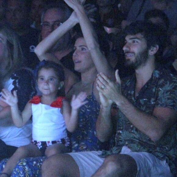 Deborah Secco e Hugo Moura foram com a filha, Maria Flor, ao circo na noite deste sábado, 3 de novembro de 2018