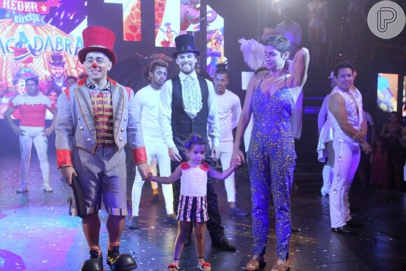 Filha de Deborah Secco e Hugo Moura, Maria Flor esbanjou fofura ao conferir circo no shopping Via Parque, na Barra da Tijuca, Zona Oeste do Rio de Janeiro