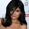 Kylie Jenner refez preenchimento labial três meses após remoção