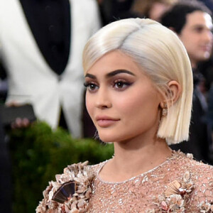 Kylie Jenner falou que se considera inspiração para muitas meninas 