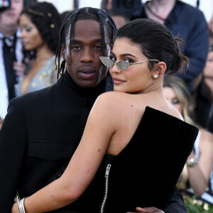 Kylie Jenner e o rapper Travis Scott são pais da pequena Stormi, de 8 meses