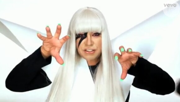Tiago Abravanel também vira Lady Gaga no primeiro clipe de sua carreira, 'Eclético'