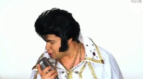 Tiago Abravanel vira Elvis Presley no clipe 'Eclético'