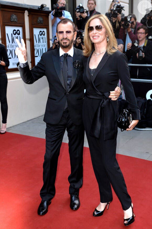 Ringo Start, ex-Beatle, foi com a mulher, Barbara Bach, em premiação em Londres
