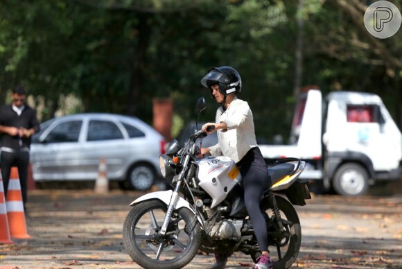 Sophie Charlotte se dedica a autoescola no Rio de Janeiro