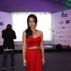 Com um vestido Vermelho, Nanda Costa brilhou em evento sustentável no Rio