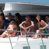 Bruna Marquezine e Neymar curtem passeio de barco após reatarem namoro