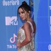 Anitta tem beijo roubado por atriz durante gravação no Chile, em 28 de novembro de 2018