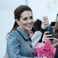 Kate Middleton encerra rumor de inimizade com Meghan Markle ao elogiar gravidez