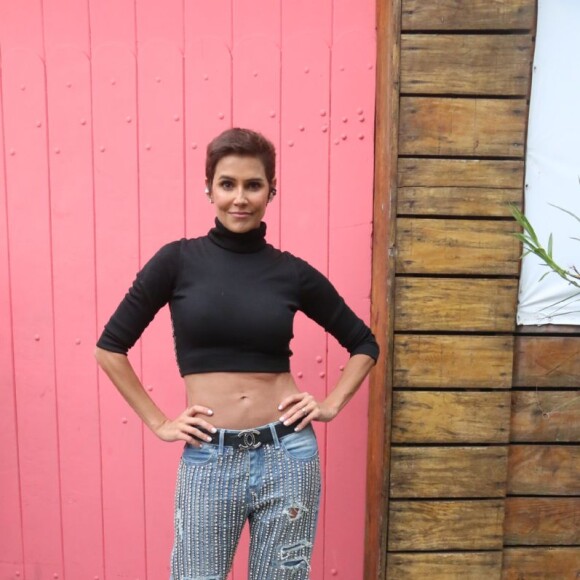 Deborah Secco mostra o look escolhido para o aniversário da filha