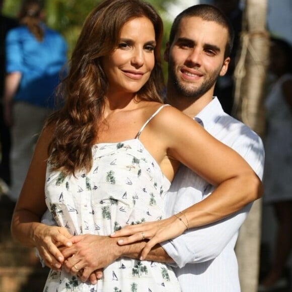 'Os balãozin de oxigênio da mamãe', disse Ivete Sangalo sobre a foto do marido, Daniel Cady, com os filhos