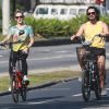 Bianca Bin passeia de bicicleta com o marido, Pedro Brandão, após gravar 'Boogie Oogie'