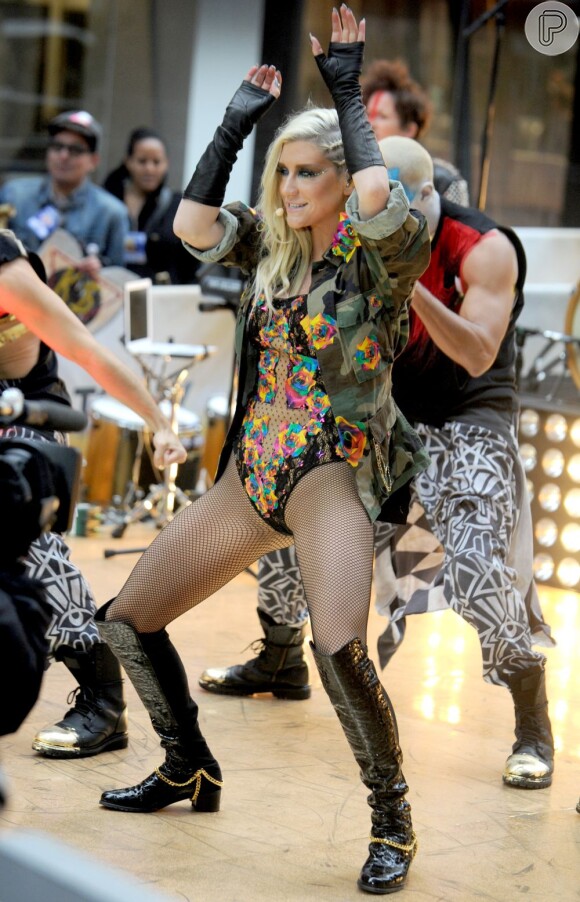 Ke$ha usa estilo trash no programa " The Today Show" em novembro de 2012