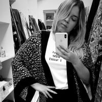 Marília Mendonça usa kimono estampado e exibe look: 'Básica como a segunda'