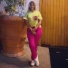 Marília Mendonça mostrou estilo ao usar t-shirt neon e calça pink