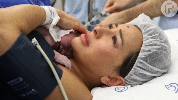 Sabrina Sato deu à luz Zoe através de um parto cesárea