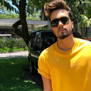 Luan Santana mostrou os bastidores do prêmios no Instagram: 'Os ursinhos de pelúcia daquelas máquinas de shopping, sabe?'