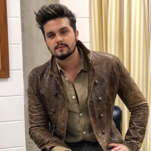 Luan Santana se divertiu ao ver o momento em que ia sair da 'máquina' no 'Caldeirão do Huck'