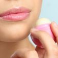 Mais uma opção pra levar na bolsa nesse verão: lip balm formato de bolinha e com aplicação direta nos lábios.