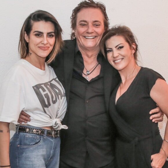 Cleo e a madrasta, Fernanda Pascucci, posaram com Fábio Jr. nos bastidores do show